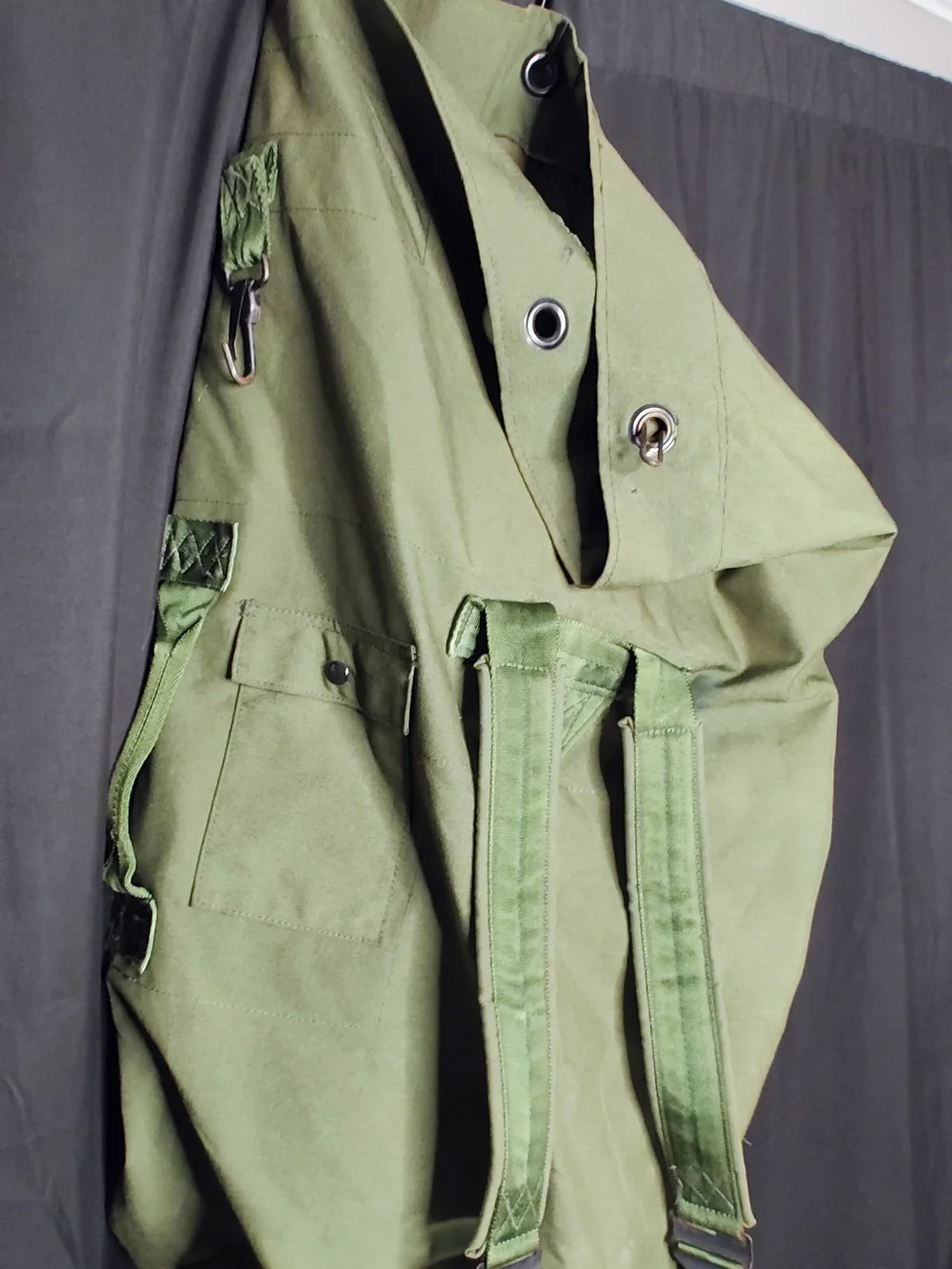 Olive Green Men's Duffel Backpack - Classic Military Style